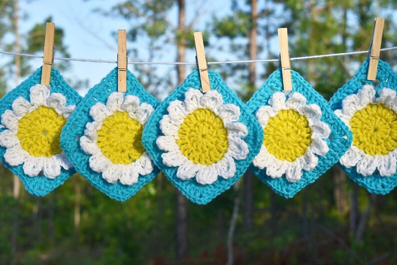 Daisy Flower Granny Square Crochet Pattern