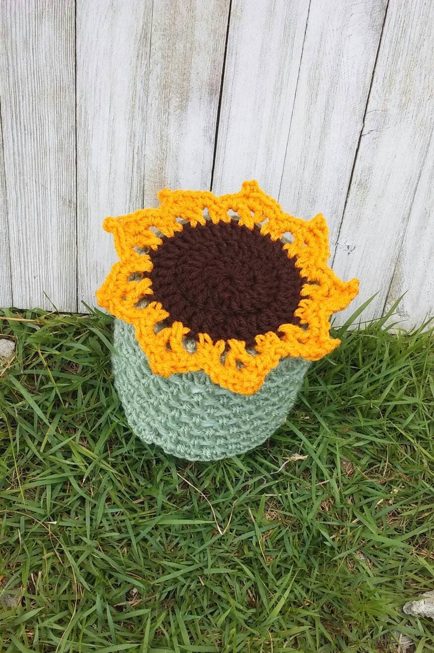 Crochet Sunflower Toilet Paper Cover Pattern (PDF Pattern)