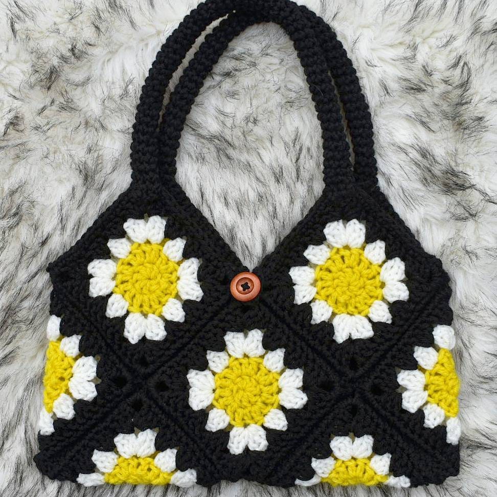 Daisy Flower Granny Square Crochet Bag Pattern – PDF Tutorial