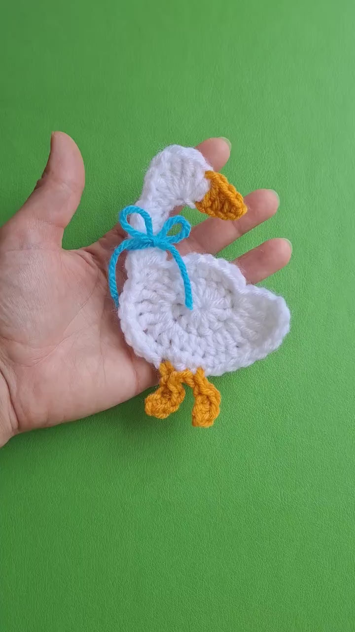 Blue Ribbon Country Goose Applique, Farmhouse Decoration, Instant Download Digital Crochet Pattern